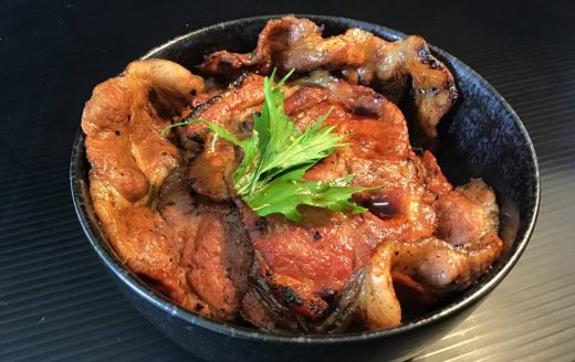 炭火焼　我が家のとん丼や